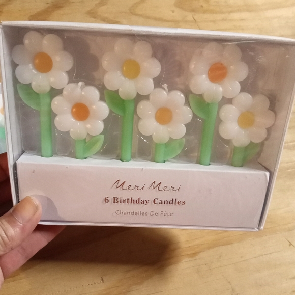 NWT- Meri Meri Daisy Candles - Picture 3 of 4